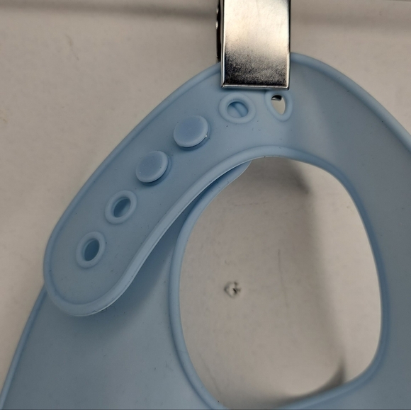 Hudson Baby Waterproof, Easy Wipe, Comfortable Silicone Bib with Pockets (2) - Picture 6 of 9